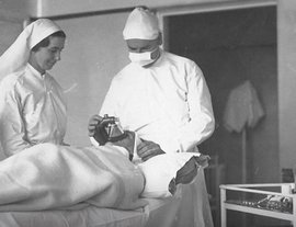 Group of Napier Hospital medical staff in the operating theatre